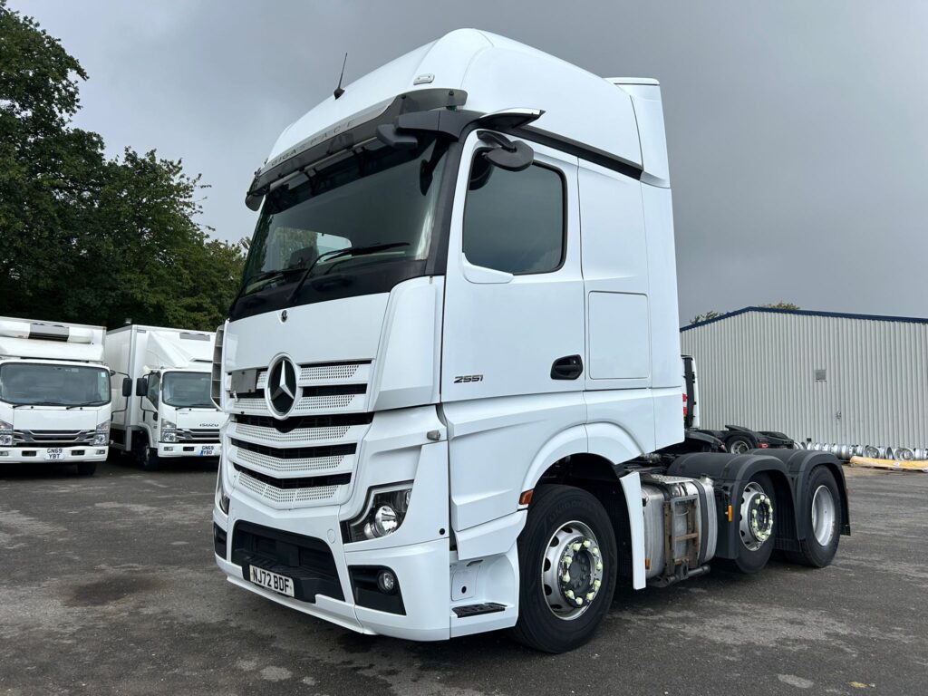 Mercedes Actros 5, 2551 LS, Giga Space 6×2 Tractor 2022 (72) - Small Selection