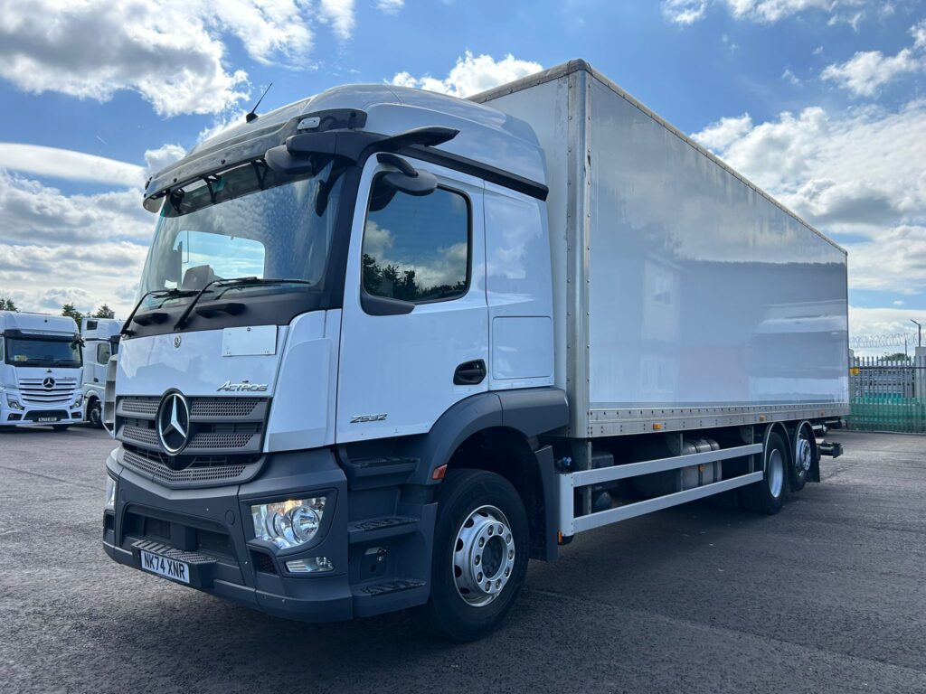 Mercedes Actros 2532 L Sleeper - 26t Rigid 28Ft Box Body C/W Retractable 2000 kgsT/L (2024 -74)