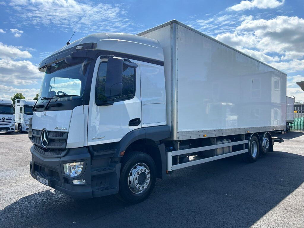 Mercedes Actros 2532 L Sleeper - 26t Rigid 28Ft Box Body C/W Retractable 2000 kgsT/L (2024 -74)