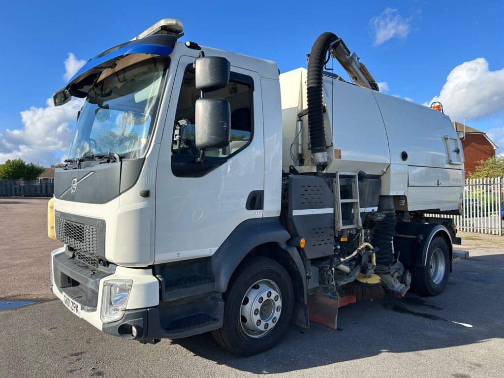 Volvo FL8 16t Rigid, 250 Bhp, 9 Speed Manual Gearbox, C/W Bucher V65 Dual Sweep Body. 2021 (71)